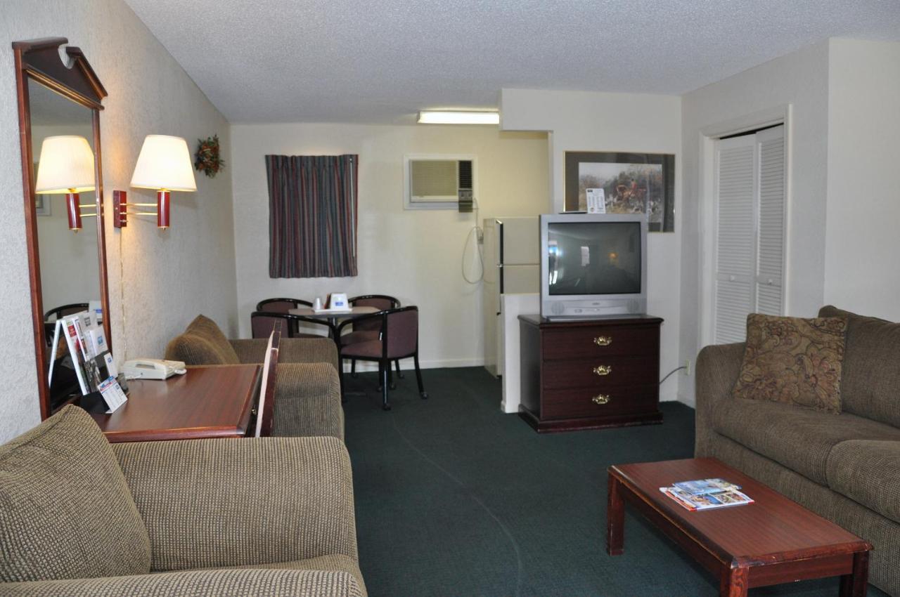 Merrimac Inn & Suites Williamsburg Exterior foto